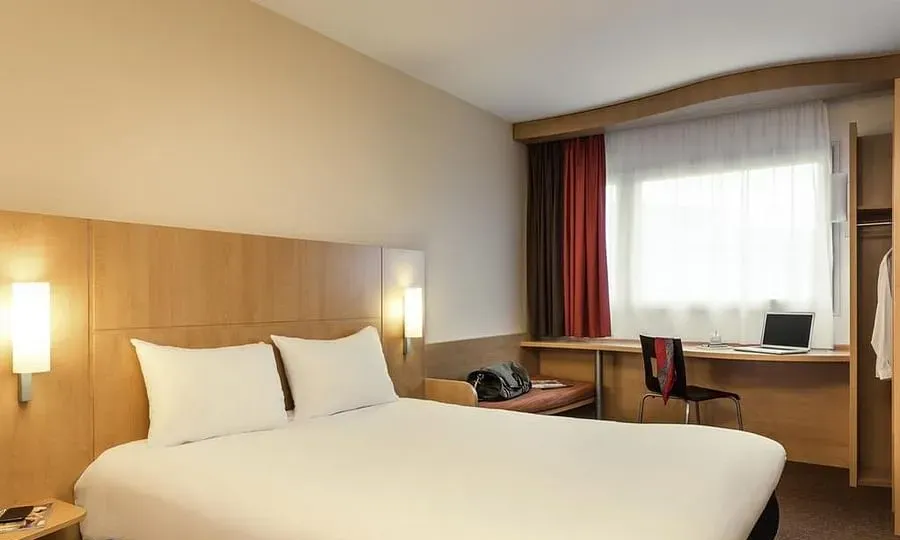 ibis Rambouillet — photo 4