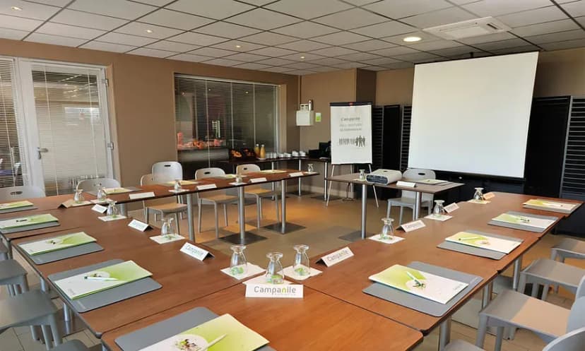 Hotel Restaurant Campanile Bollène — photo 1
