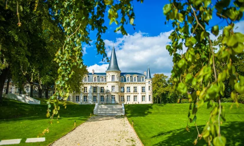 The Castle of Hardricourt — photo 1