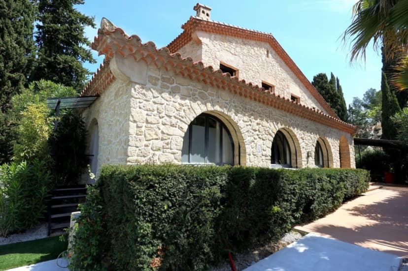 Le Sens Six Restaurant
